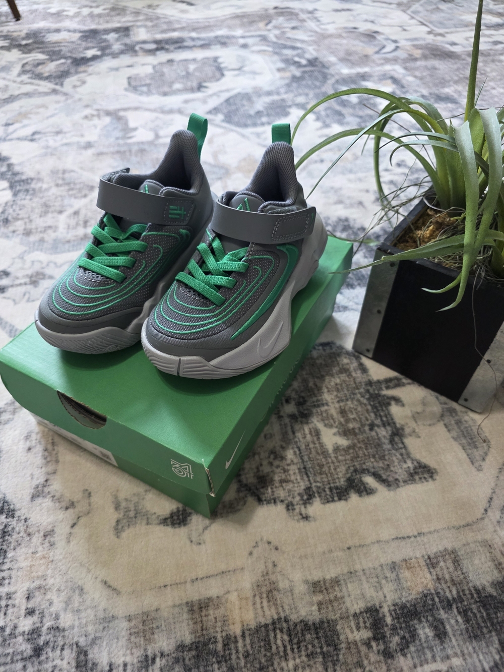 Nike Kids Sneakers in Gray and Green